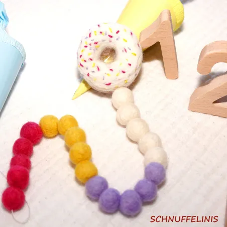 Felt balls counting chain donut