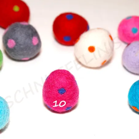 felt balls eggs, polka dotted egg, felted Easter eggs polka dots