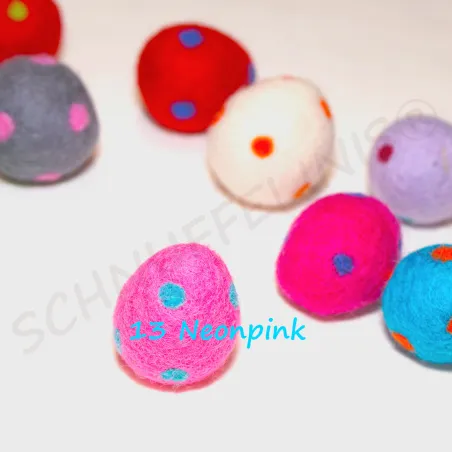 felt balls eggs, polka dotted egg, felted Easter eggs polka dots
