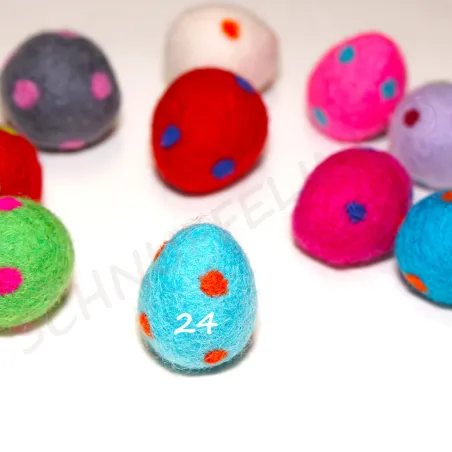 felt balls eggs, polka dotted egg, felted Easter eggs polka dots