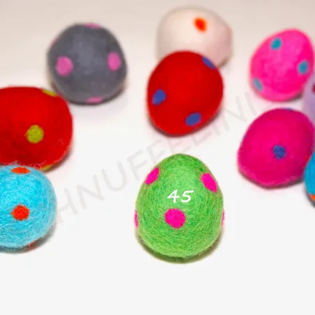 felt balls eggs, polka dotted egg, felted Easter eggs polka dots