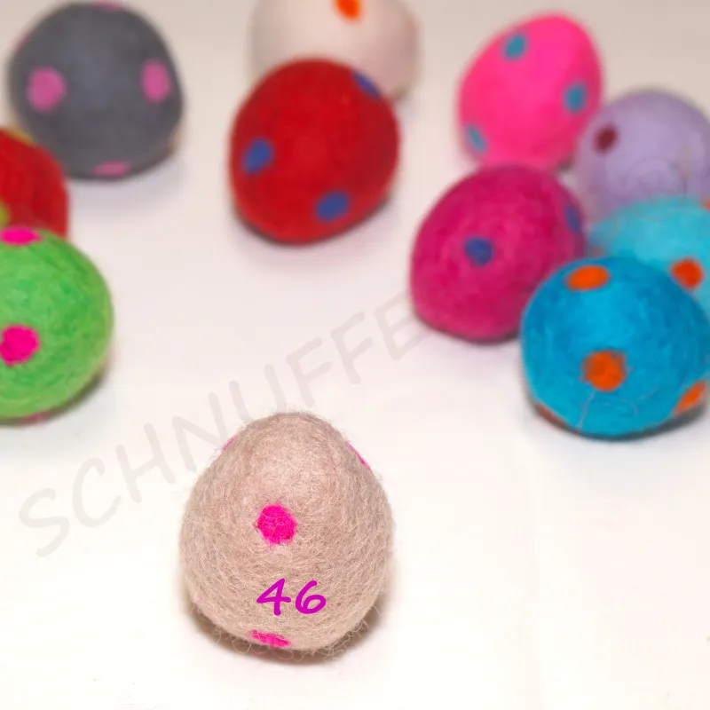 felt balls eggs, polka dotted egg, felted Easter eggs polka dots