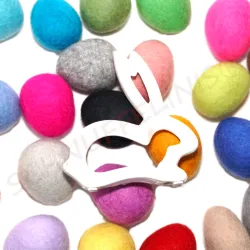 Uova di feltro, uova di Pasqua colorate infeltrite, Montessori bambino