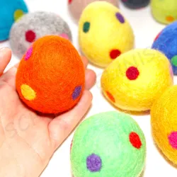 Oeufs de Pâques à pois feutre 6cm XXL