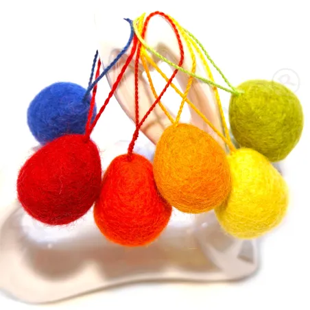 oeufs de Pâques multicolores en laine feutrée, oeufs enfants & chats