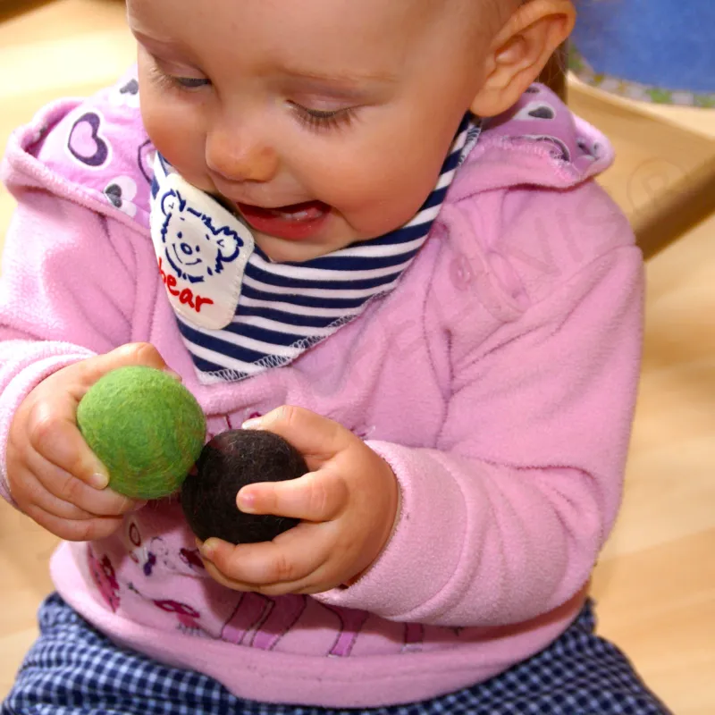 boules de feutre multicolores, arc-en-ciel Montessori, Montessori