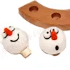 Facce di 3er allegre che mettono allegria feltro, pupazzo di neve