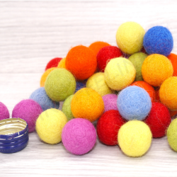 Filzkugeln Regenbogen 4 Größen Mix 3