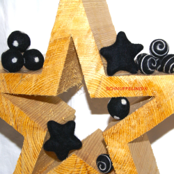 felt balls 5x white black dots swirly 411
