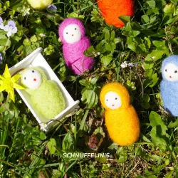 Poupée en feutre Arc-en-ciel Mini feutrée