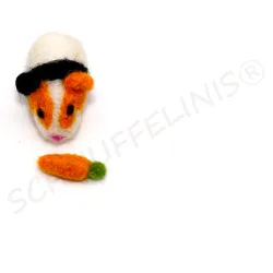 Guinea pig, guinea pig with carrot, felt guinea pig, guinea pig brooch