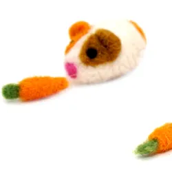 Guinea pig, guinea pig with carrot, felt guinea pig, guinea pig brooch