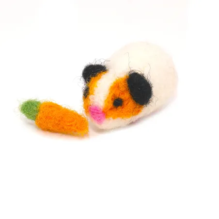 Guinea pig, guinea pig with carrot, felt guinea pig, guinea pig brooch