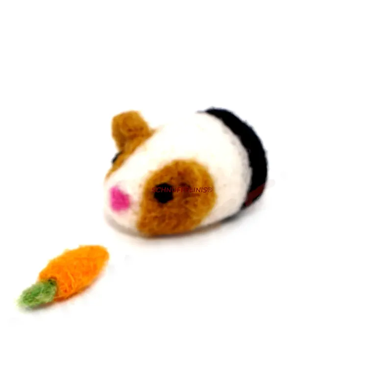 Guinea pig, guinea pig with carrot, felt guinea pig, guinea pig brooch