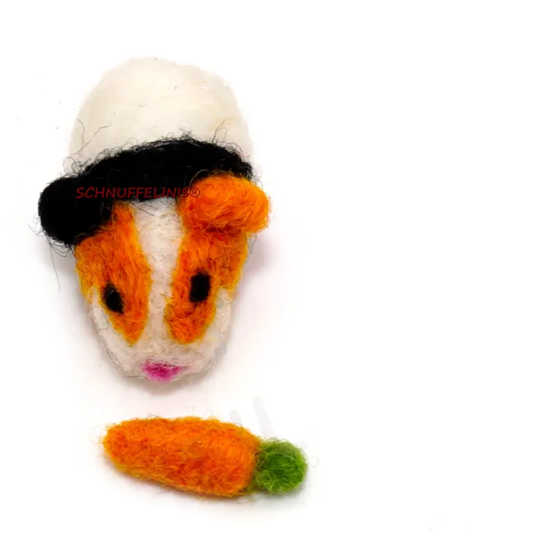 Guinea pig, guinea pig with carrot, felt guinea pig, guinea pig brooch