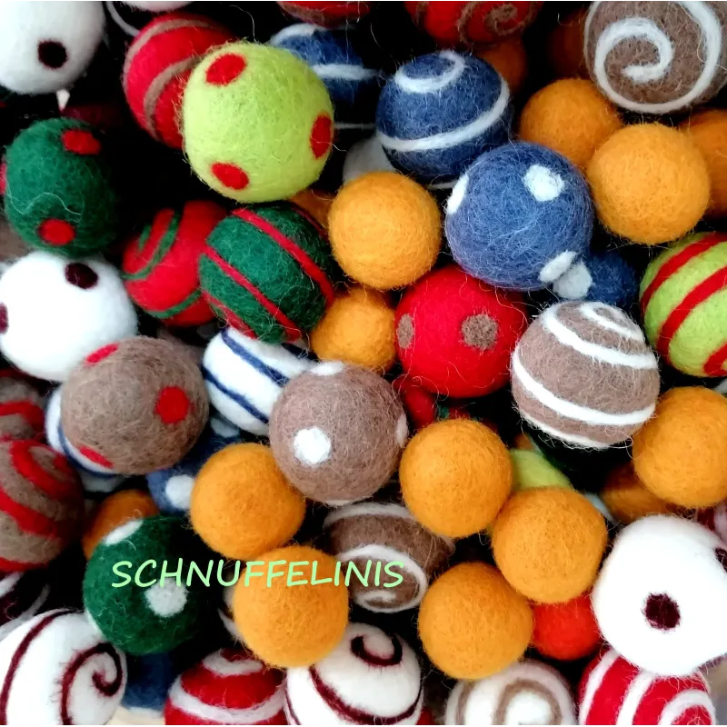 Christmas felt, handmade felt balls ornaments polka dotted