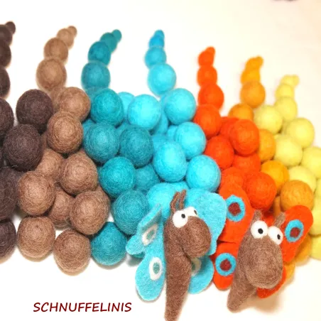 Filzkugeln Naturtöne wie bunte Blätter, fröhliche Farben Baby Mobile Filz