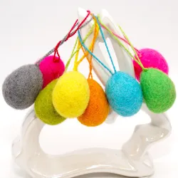 felt balls eggs, felted easter eggs, easter nesting