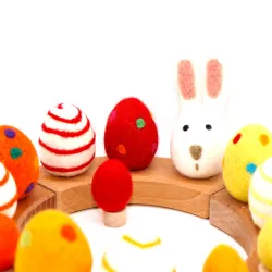 Lapin de Pâques, rouge orange jaune Oeufs pâques d'anniversaire feutre