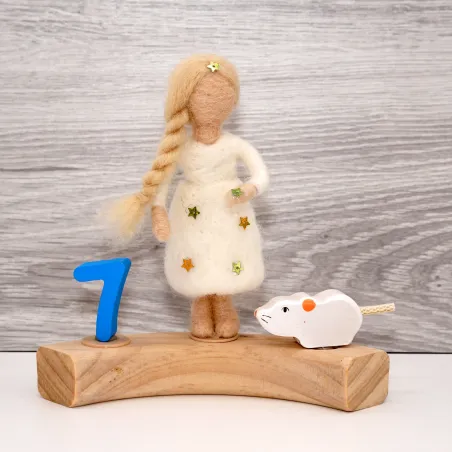 Maus in weiß aus Holz, Jahresring Holzstecker Maus als Motivstecker