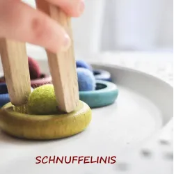 Holzzange Kinder Freispiel mit Filzkugeln, Montessori Holzpinzette