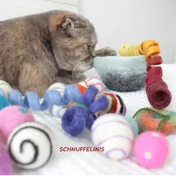 felted cat toy, felted swirly strings, toys for cats, Cat toys