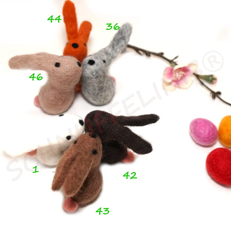 bunte Osterhasen, Hasen aus Filz, Filzeier, farbenfrohe Osterhasen