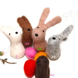 bunte Osterhasen, Hasen aus Filz, Filzeier, farbenfrohe Osterhasen