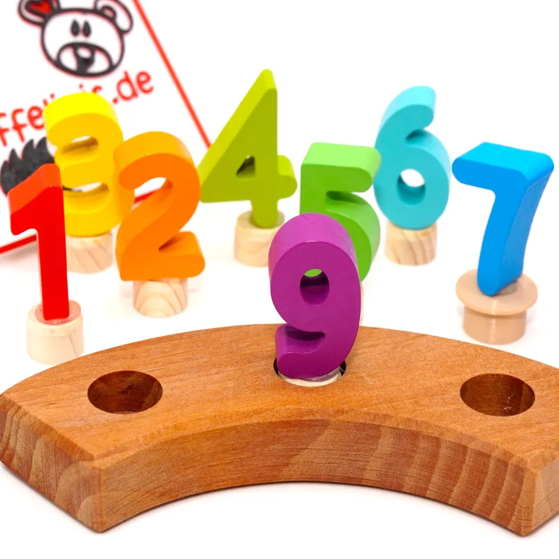 Chiffres d'anniversaire en bois multicolores d'anniversaire Chiffres d'anniversaire en bois multicolores d'anniversaire