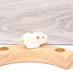 Maus in weiß aus Holz, Jahresring Holzstecker Maus als Motivstecker