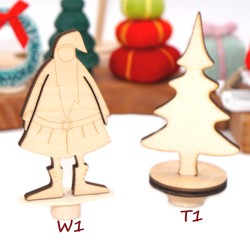 Babbo Natale W1 in legno naturale con motivo invernale Grimms