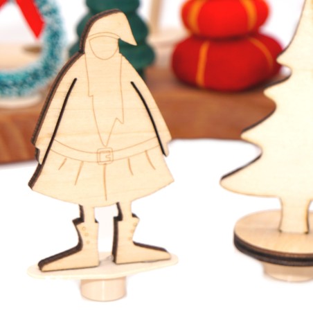 Babbo Natale W1 in legno naturale con motivo invernale Grimms