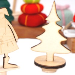 Albero Natale T1 in legno naturale con motivo invernale Grimms