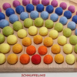Lavagna da colorare in legno, palline di feltro arcobaleno