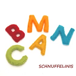 Buchstaben J Filz wattiert Schnuffelinis