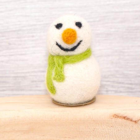 Schneemann Filzstecker hellgrün – Motivstecker für Jahresringe Winterdeko