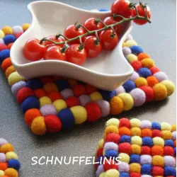 Sottobicchieri realizzati con palline di feltro, piatti e fioriere