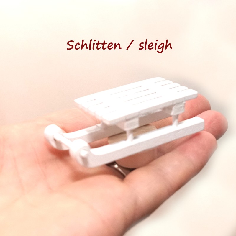 Schlitten in weiß – Weihnachtsdeko aus Holz