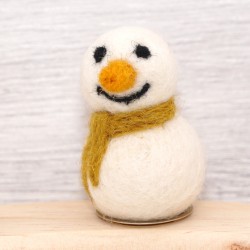 Schneemann weizengelber Schal Geschenkanhänger
