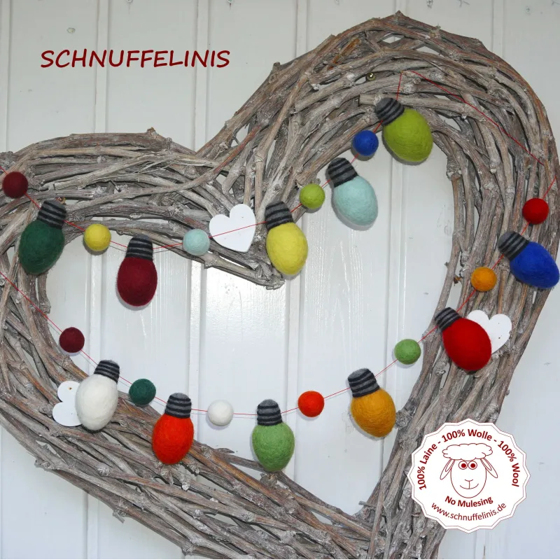Chaîne lumineuse à boules de feutre, décoration de sapin pour Noël Chaîne lumineuse à boules de feutre, décoration de sapin pour Noël