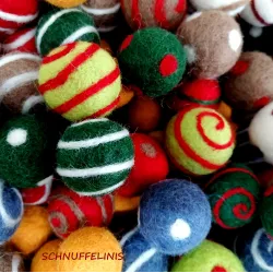 Christmas ornaments red green, handmade felt ornaments polka dotted