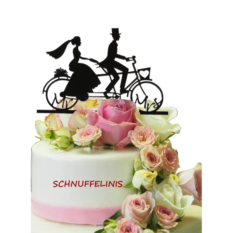 Décoration du gâteau de mariage pour les mariés