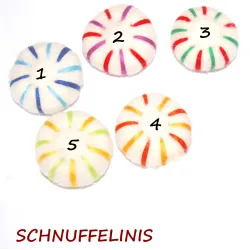 caramelle colorate a forma di palline di feltro, menta piperita