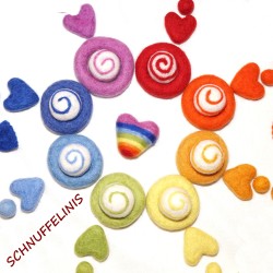 felt hearts, rainbow felt mobile DIY, Schnuffelinis hearts rainbow